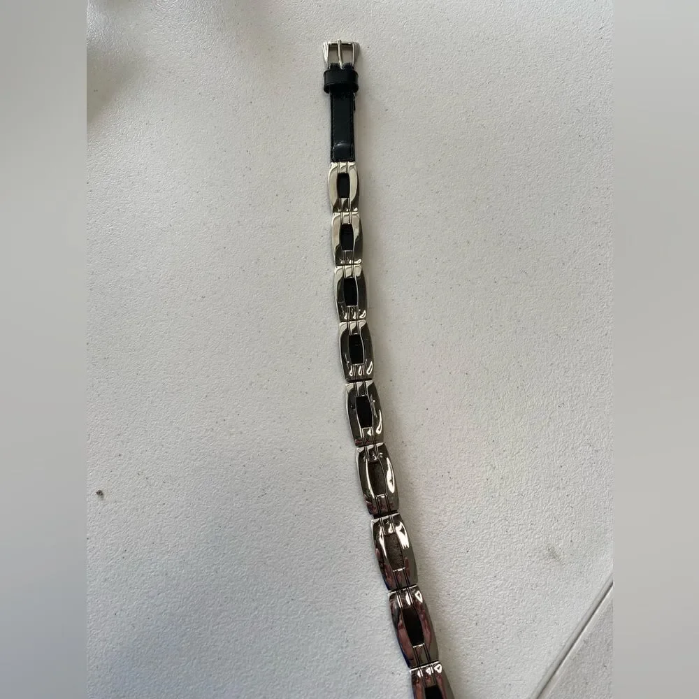 EUC Black and Silver Ladies Belt - Size Small
